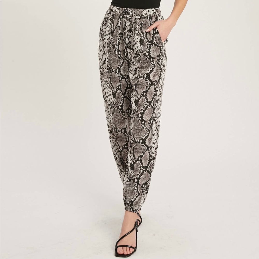Python print jogger pants - Picture 2 of 3